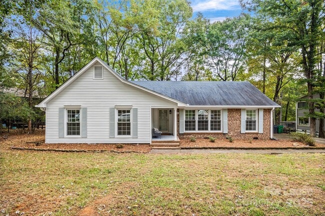 Building Photo - 7601 Robin Crest Rd
