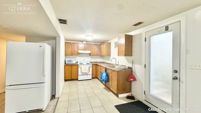 Building Photo - 11 Saddlewood Dr