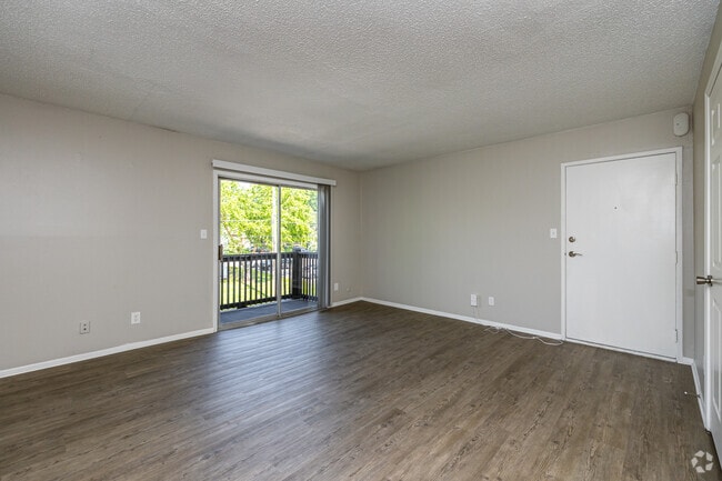 2BR, 1BA - 885 SF/Renovated