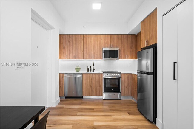 Photo - 650 SW 1st St Unidad 405