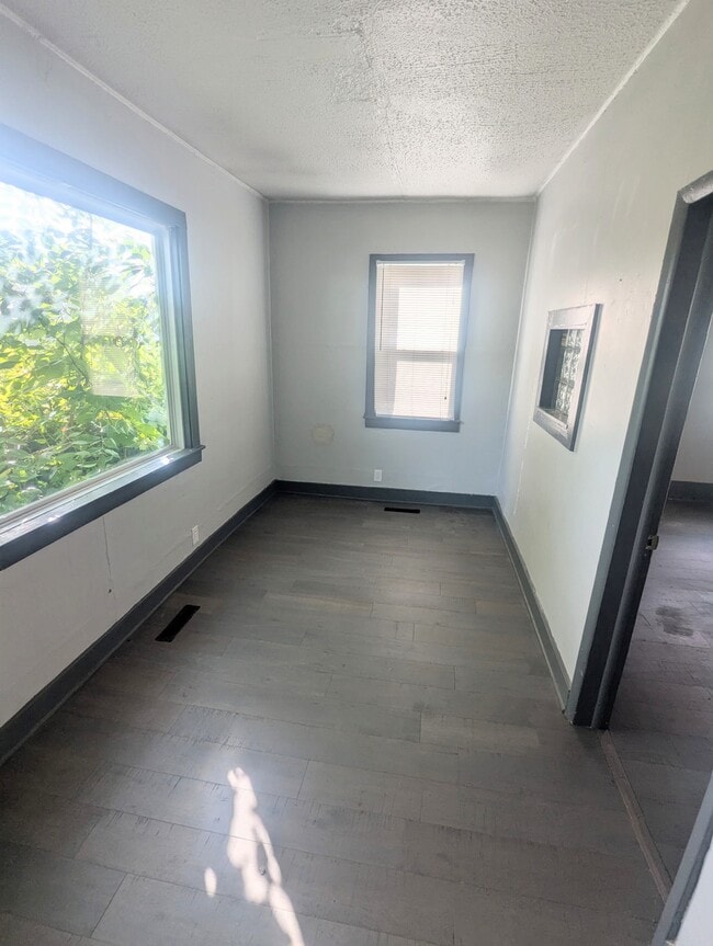 Photo - 803 W Chestnut St Unit Apt B