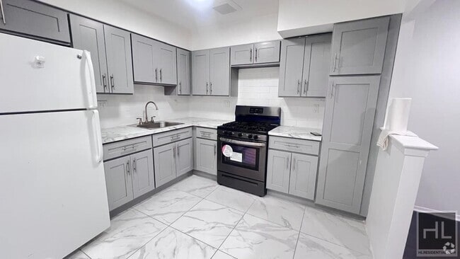 Building Photo - GUT RENOVATED VERY LARGE 3 BEDEROOMS W/ PR... Unit 2 Rental