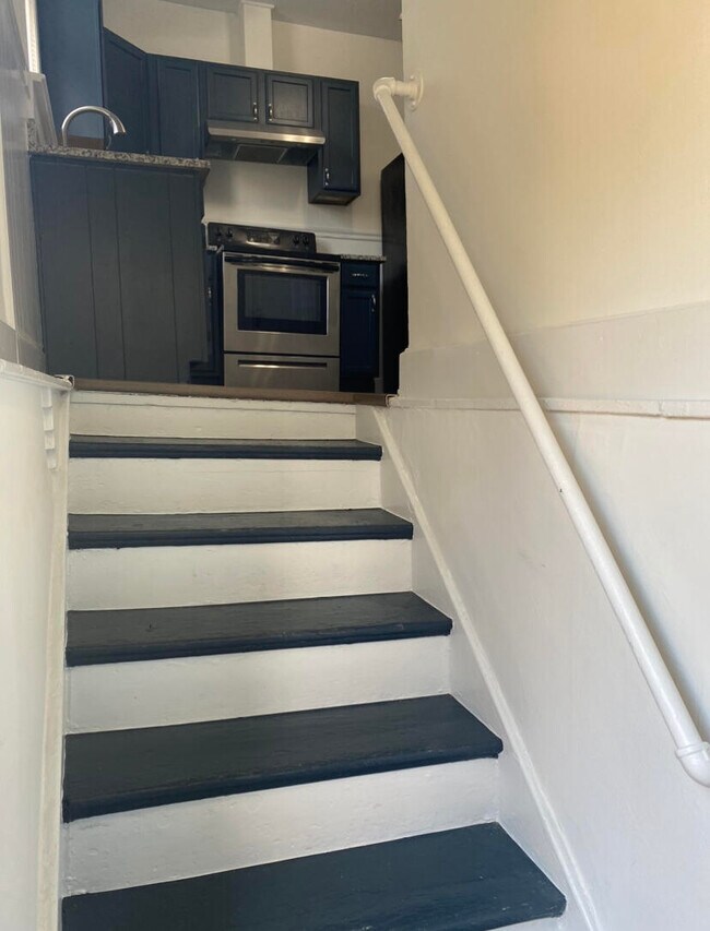 212 Castlewood Dr Apartment Unit 2 Lexington, KY