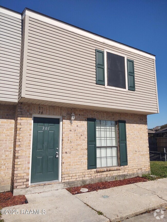 Building Photo - 100 Winchester Dr Rental