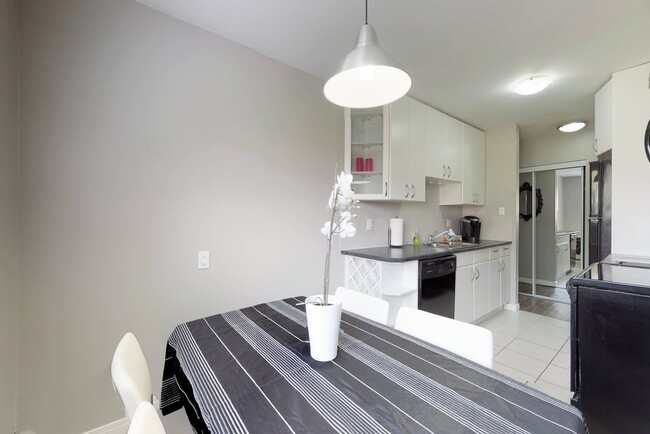 Photo - 11245-11245-31 31 Ave NW
