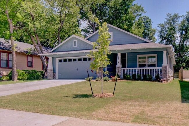 Photo - 4/2.5/2 Home! Rare Find!