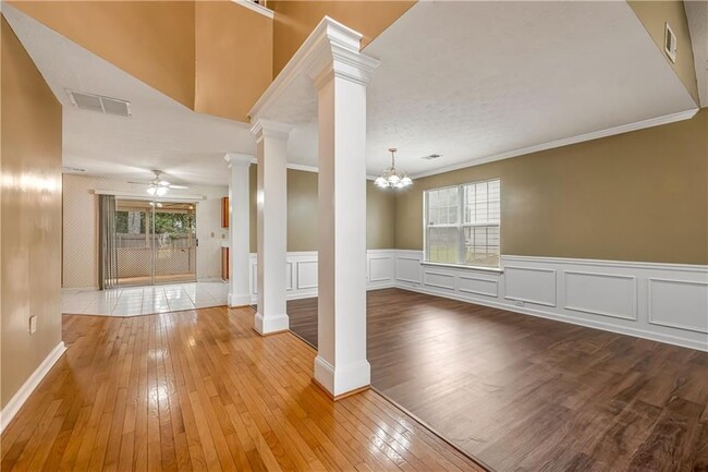 Photo - 4392 Windmoor Dr NW