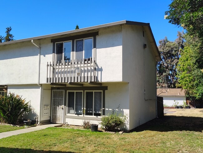 Building Photo - 111 Escazu Ct