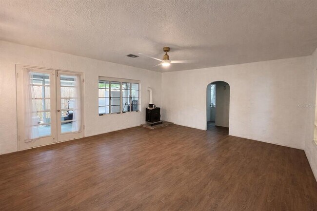 Photo - 403 E Johnson Ave