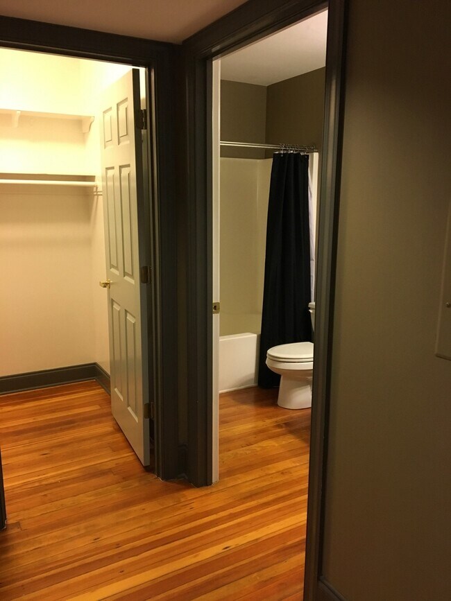 Photo - 100 W Court St