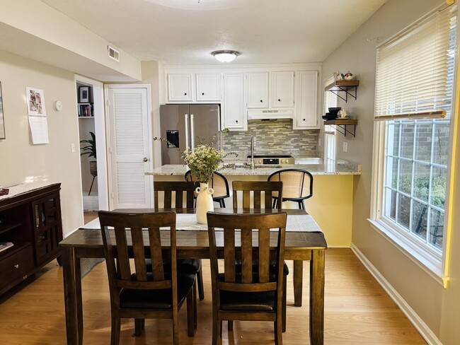 Photo - 904 Beresford Ct