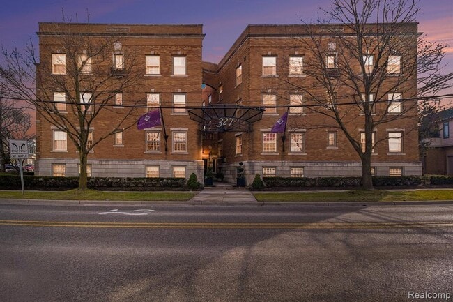 Photo - 327 Southfield Rd Condo Unit 18