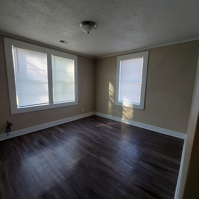 Photo - 929 Maple Dr