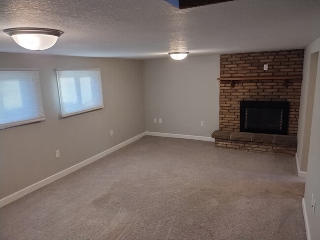 Photo - 2664 Miller St