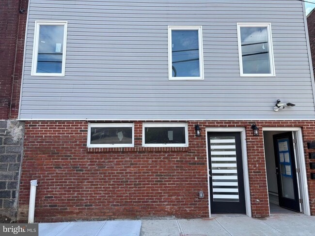 Building Photo - 5356 Cedar Ave Unit 2