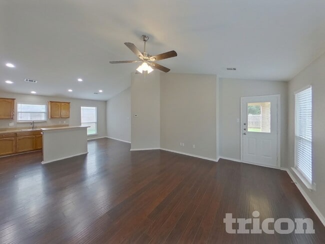 Photo - 1145 Boxwood Dr