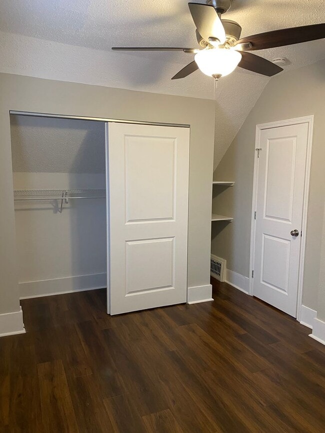 Photo - Large Home in Lindenwood Park