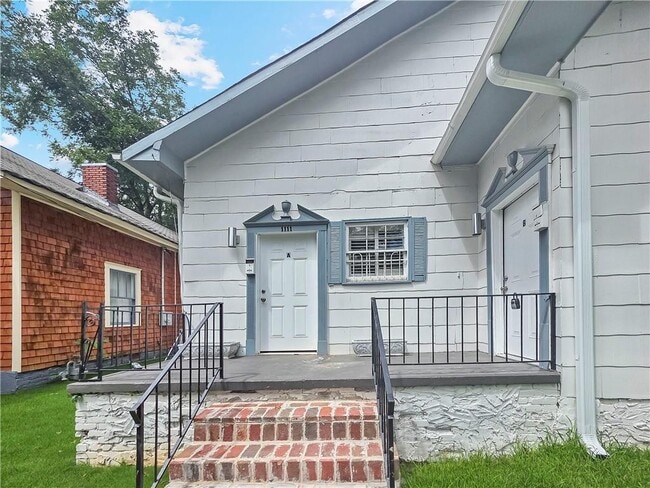 Photo - 1111 Lawton Pl SW