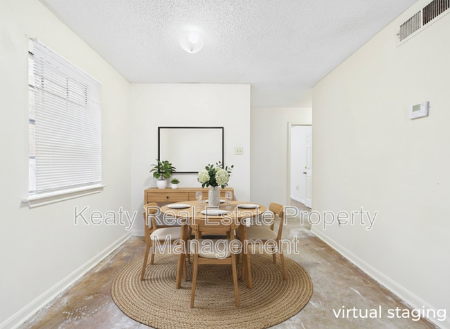 Photo - 102 Dorchester St
