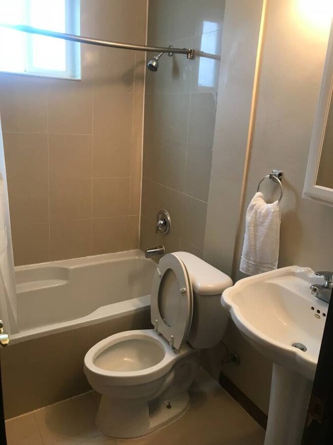 Photo - 1001 E Carson St