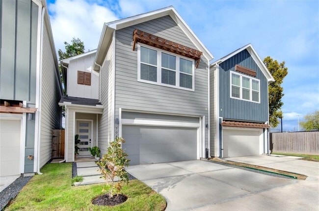 Building Photo - 704 Pinemont Cyn Ln