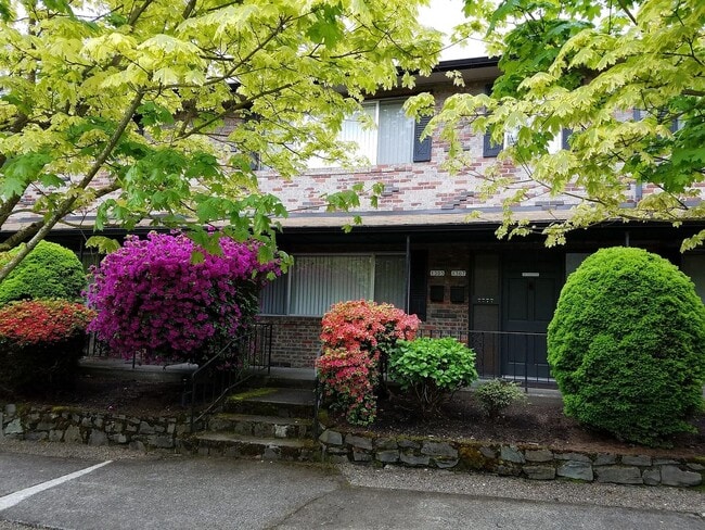 Building Photo - Charming and clean 1 bed/1 bath in Close-in Northeast Portland Neighborhood! Unit 1311