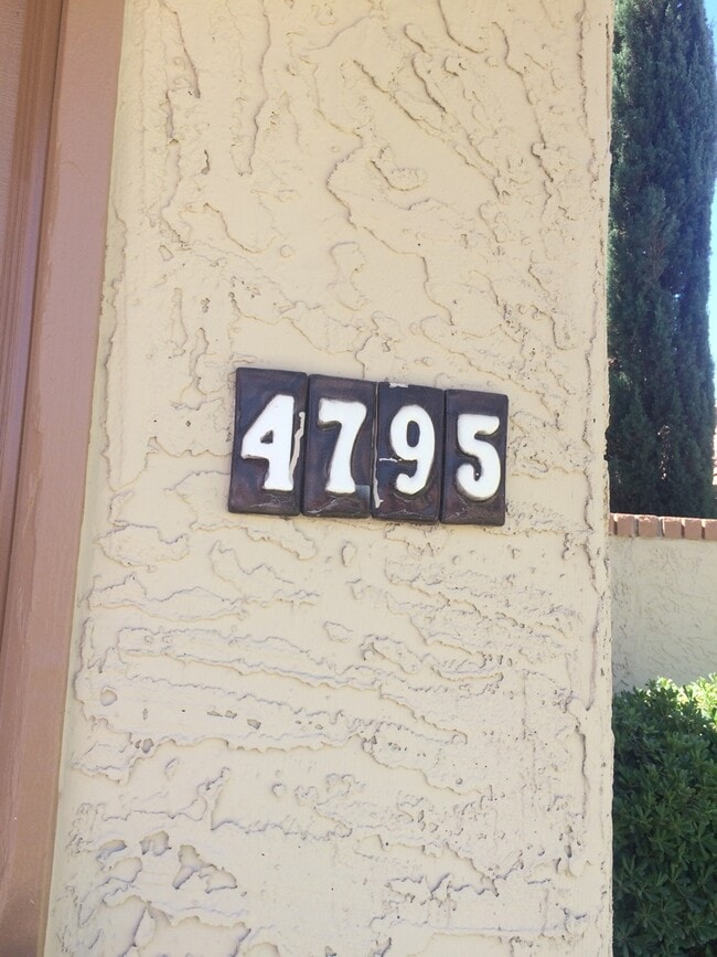 Photo - Beautiful 55+ Ahwatukee neighborhood spaci...