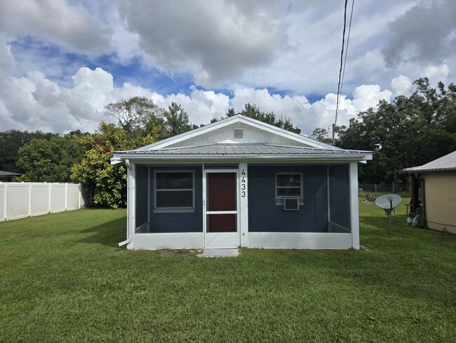 Building Photo - 4433 Bryan Ave