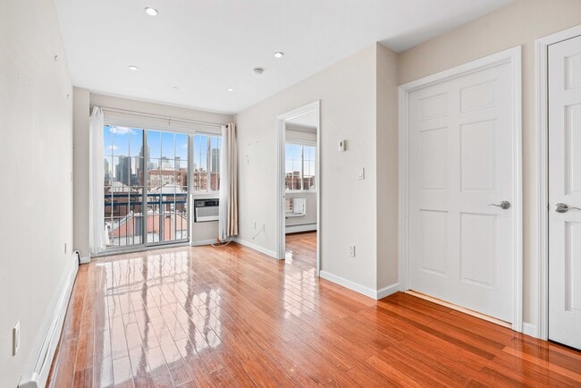 Building Photo - 43-33 42nd St Unit Apt 6A