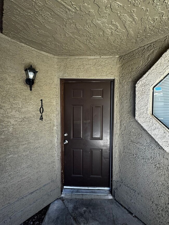 Building Photo - Vacation Lifestyle 2 bedroom first flor