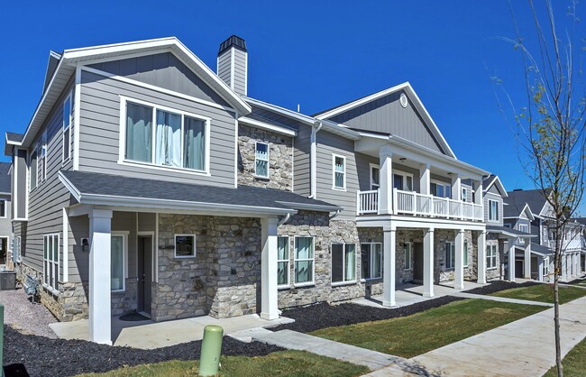 Building Photo - 5667 Island Ridge Dr