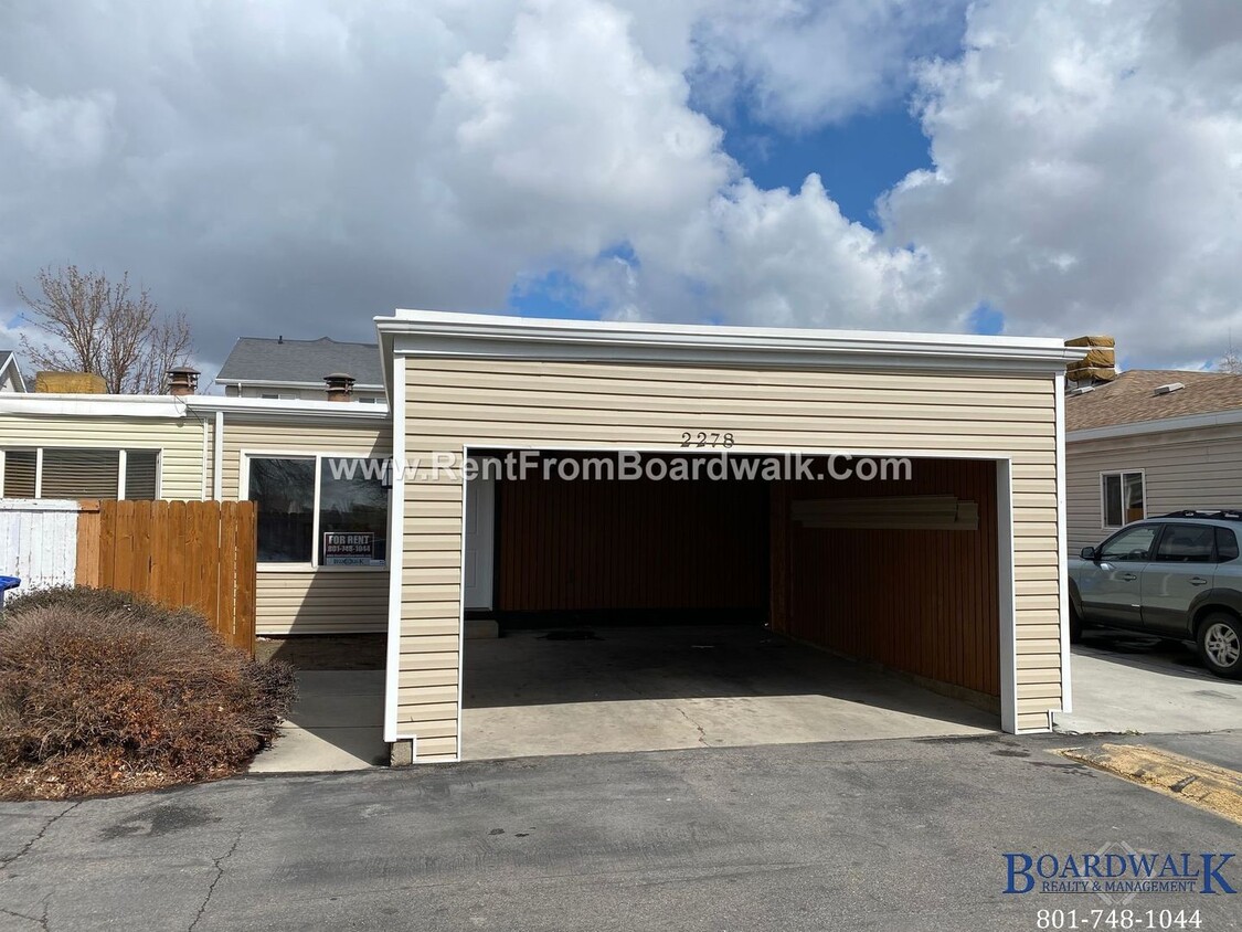 Updated 3 Bedroom Home With Fully Fenced Y... - Updated 3 Bedroom Home With Fully Fenced Y...