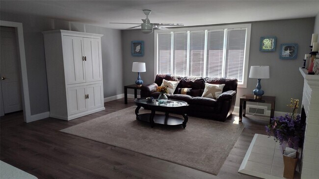 Photo - 1 Washington Ave E