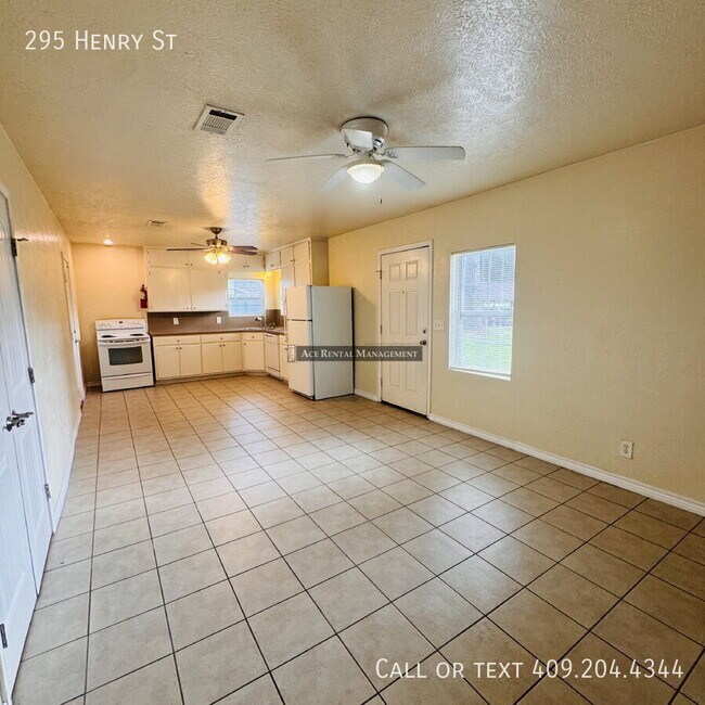 Photo - 295 Henry St