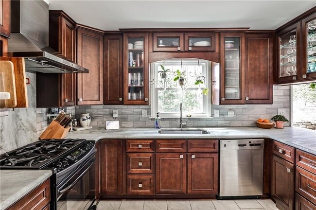 Photo - 800 Glenairy Dr NE