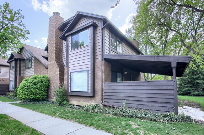 Building Photo - 1120 Canyon Rd Unit #44