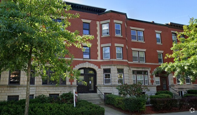 Building Photo - 1855 Beacon St Unit 1 Rental