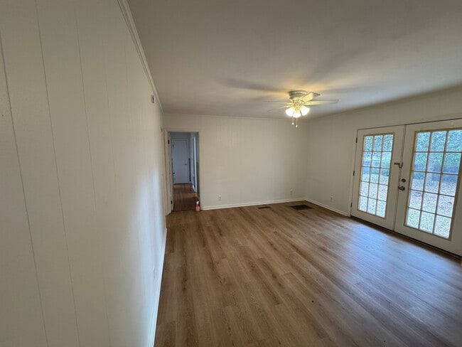 Photo - 1905 Charlton Dr