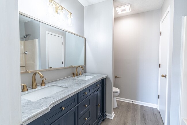 Photo - 815 Iris Ln