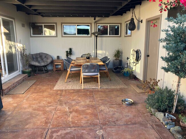 Photo - 705 Center Ct