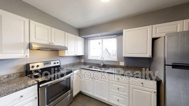 Building Photo - 333 Bonnie Ct Unit 4