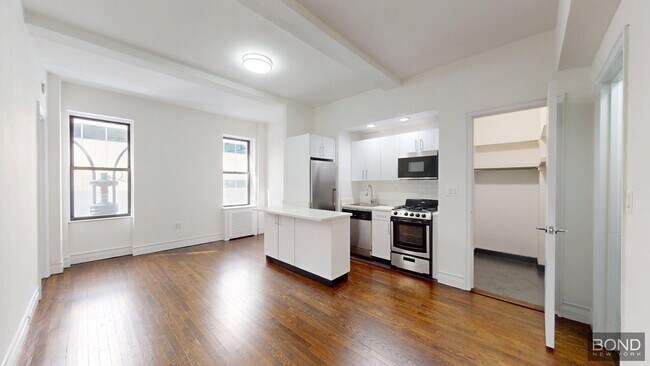 Building Photo - 140 E 46th St Unit 3E Rental