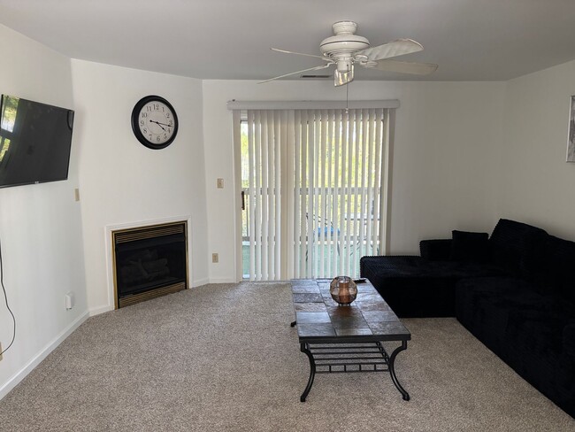 Building Photo - 2 BEDROOM 2 BATH ON 2ND FLOOR AT MYRTLE GR... Rental