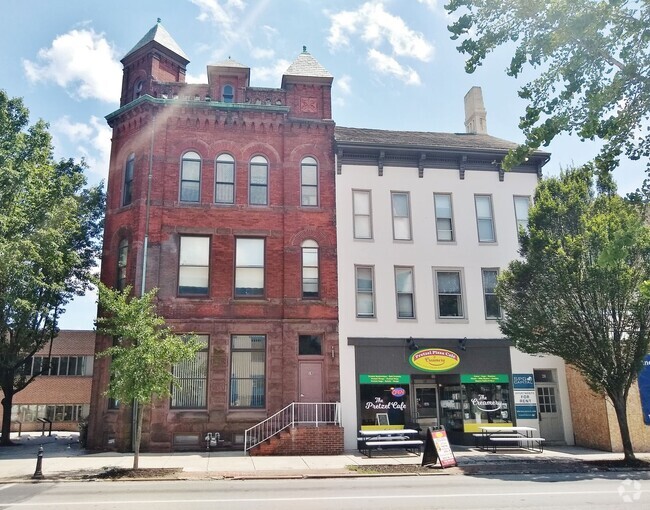 Building Photo - 16 Frederick St Unit 3 Rental