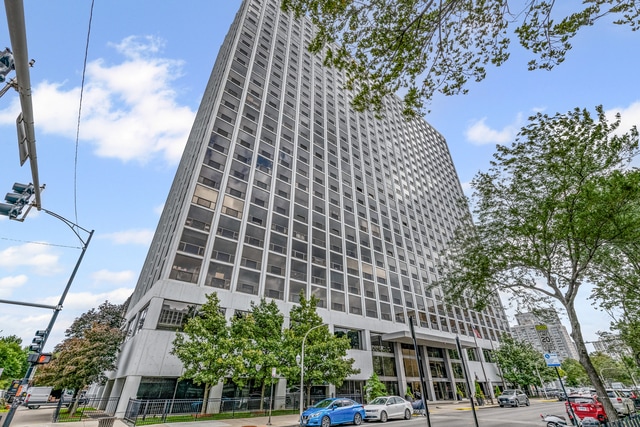 Building Photo - 4343 N Clarendon Ave Unit 2313 Rental