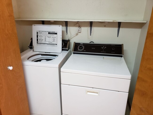 Photo - TRIPLE C - 921 Unit B