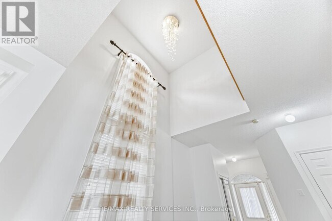 Photo - 4 Rocky Point Crescent