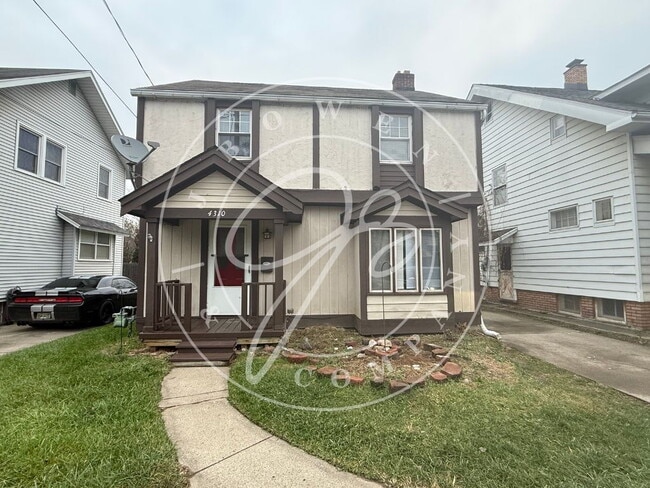 Building Photo - 3-Bedroom 1 1/2 Bathroom home in West Toledo with Hardwood Floors!