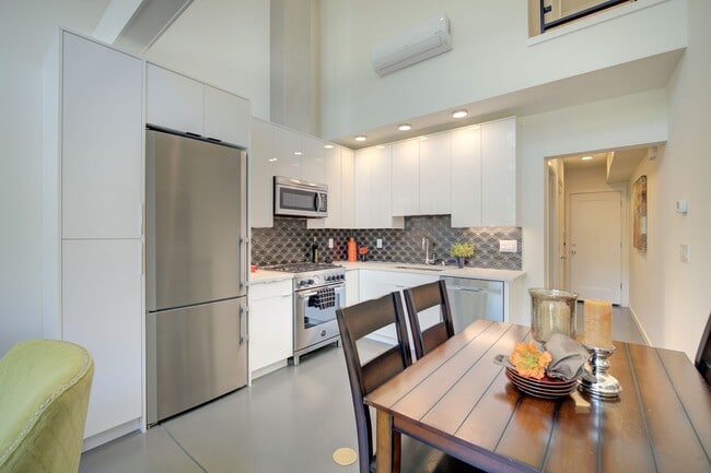 Photo - 3bd/2.5ba Seattle Townhome