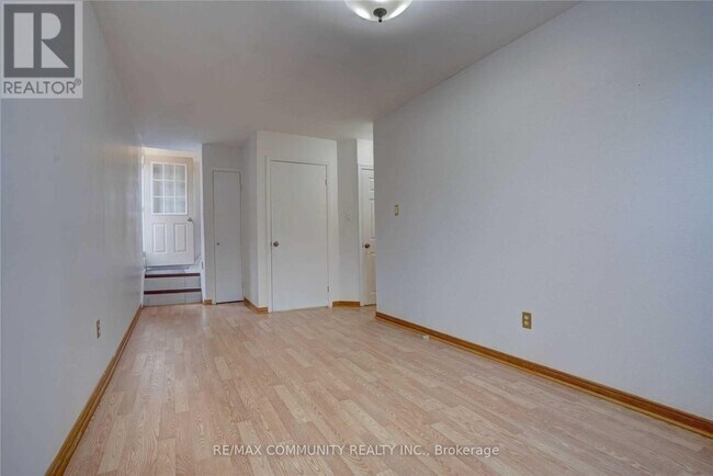 Photo - 435 Maplewood Dr